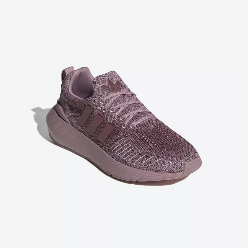 Adidas- Women's Swift Run 22 in Magic Mauve