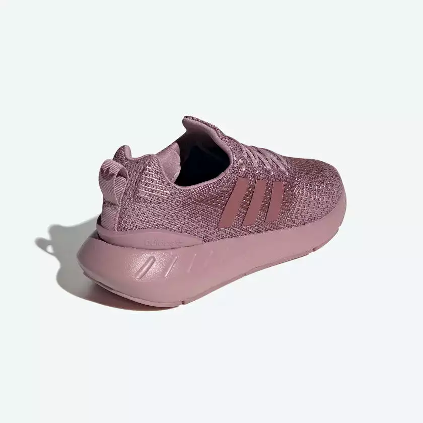 Adidas- Women's Swift Run 22 in Magic Mauve