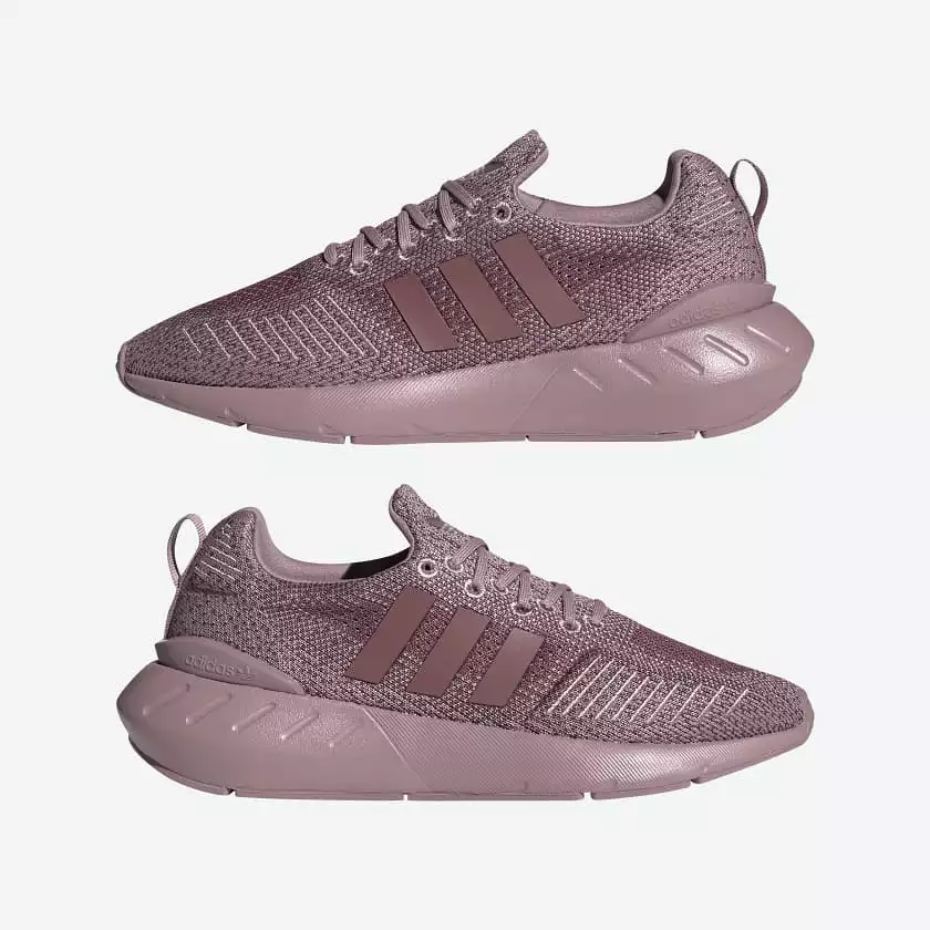 Adidas- Women's Swift Run 22 in Magic Mauve