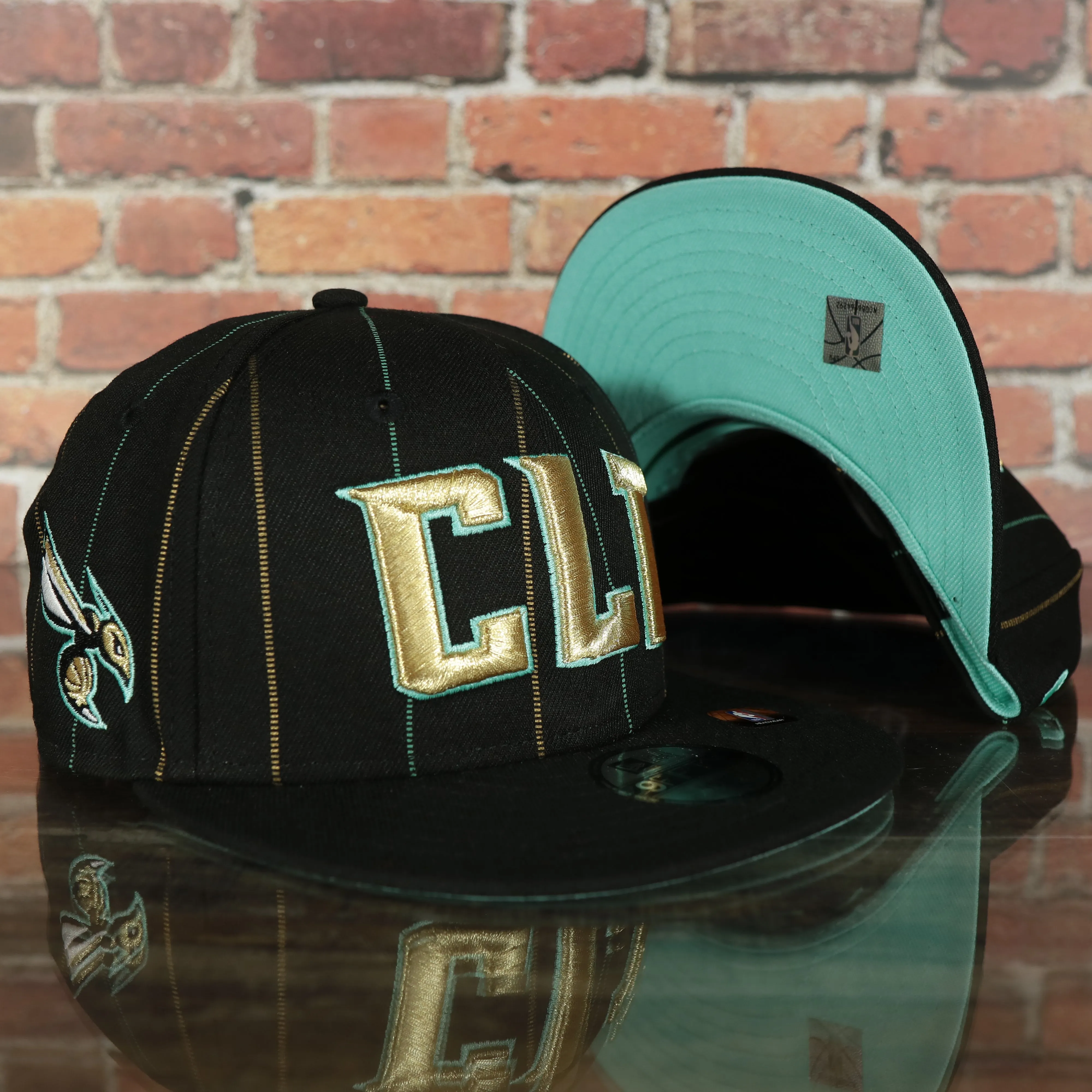 Charlotte Hornets 2022 City Edition CLT Logo Teal Bottom Youth 9Fifty Side Patch Snapback Cap | New Era, Black