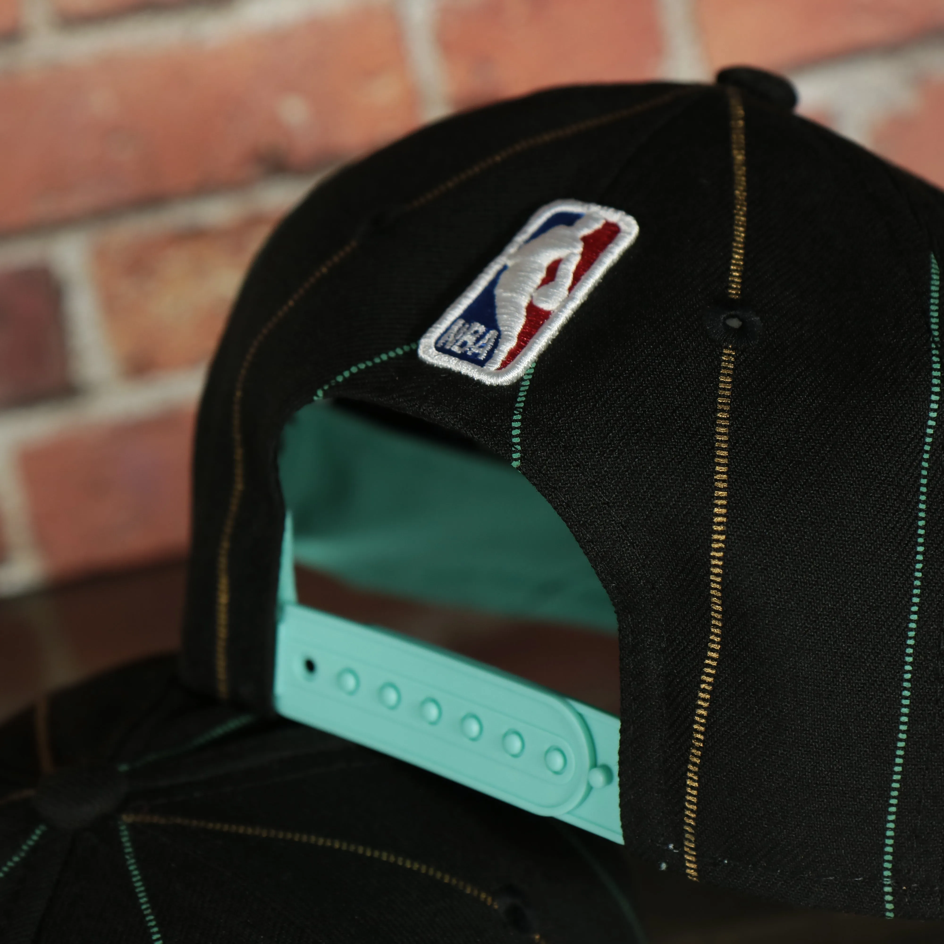 Charlotte Hornets 2022 City Edition CLT Logo Teal Bottom Youth 9Fifty Side Patch Snapback Cap | New Era, Black