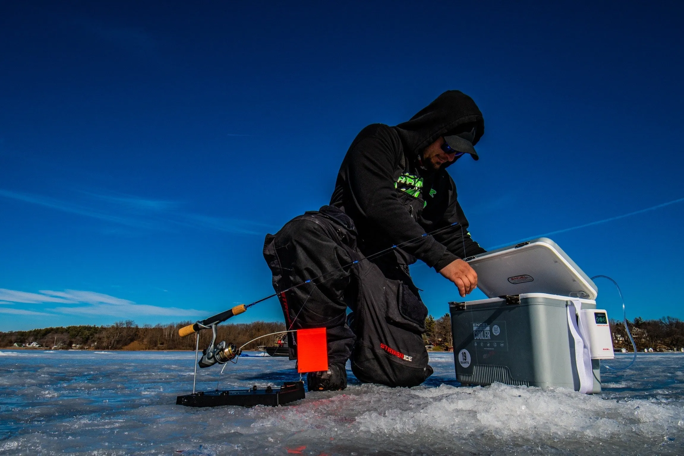 Engel 7.5Qt Live bait Pro Cooler with AP3 Rechargeable Aerator & Stainless Hardware