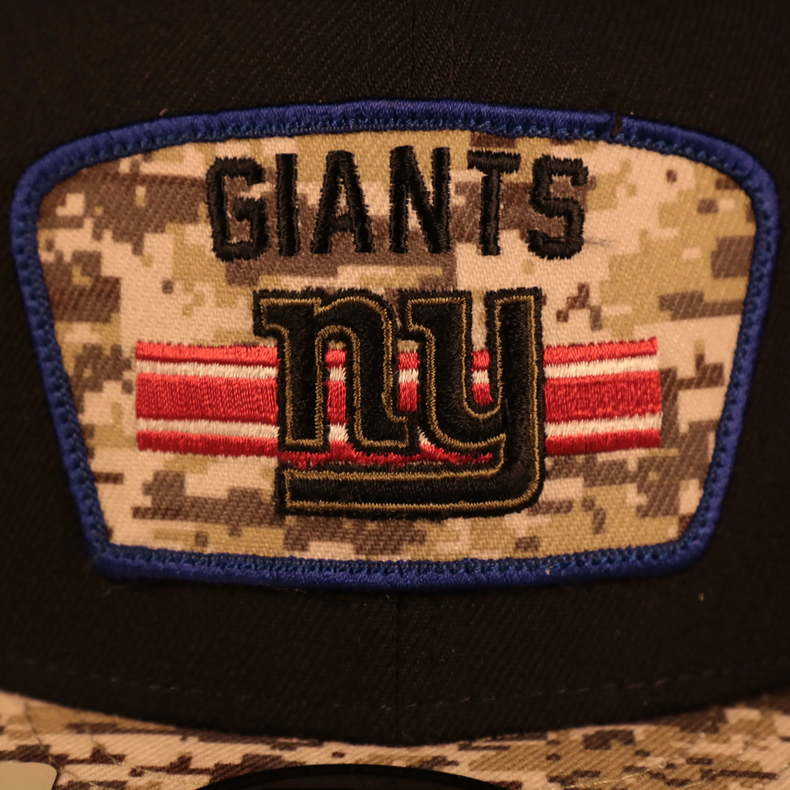 New York Giants 2021 Salute To Service On Field Sideline 9Fifty Snapback Trucker Hat