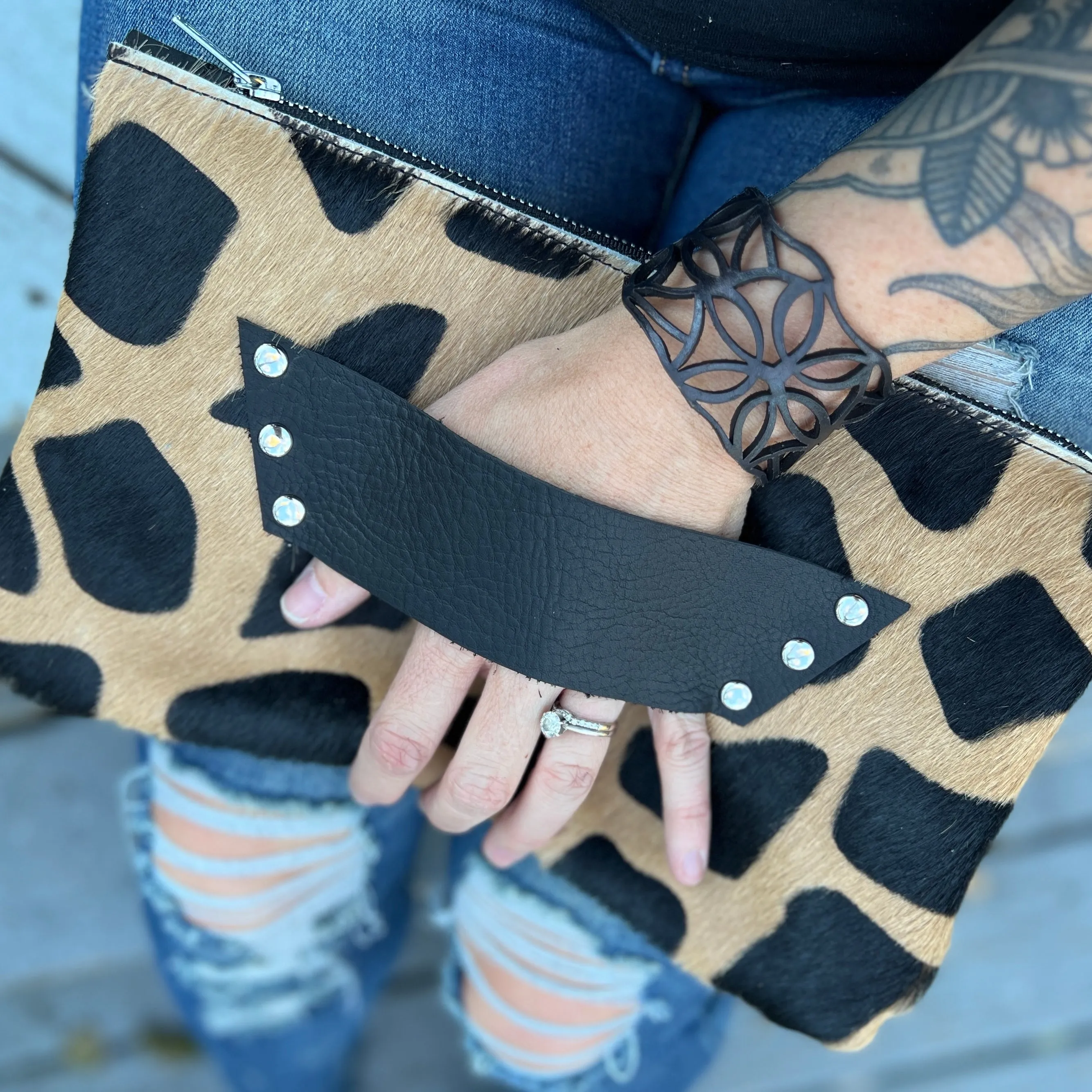 [raleigh leather] Clutch - Large Giraffe Print